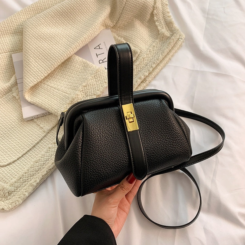 Shoulder Bag Is Fashionable And Stylish